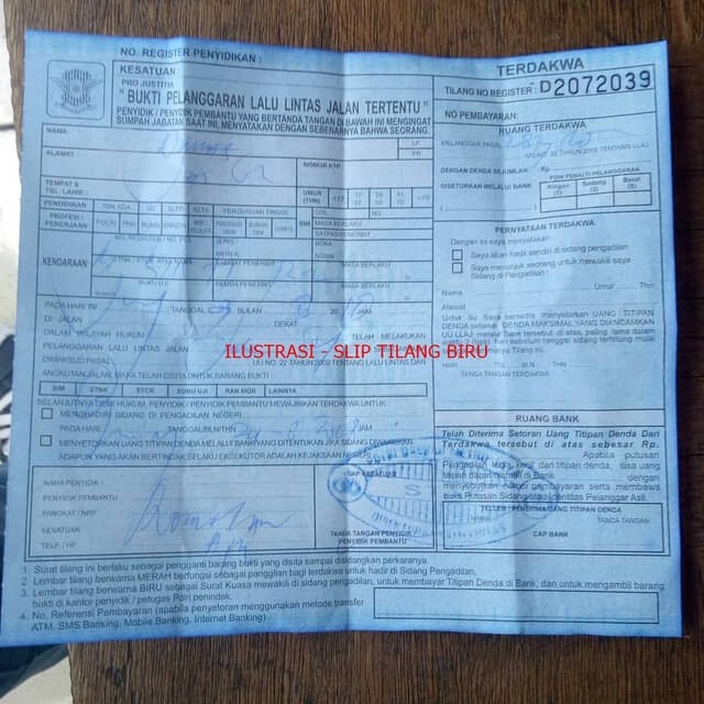 Exemple d'amende émise avec laquelle vous avez accepté et êtes prêt à payer ou surat tilang biru Exemple d'amende émise avec laquelle vous avez accepté et êtes prêt à payer ou surat tilang biru